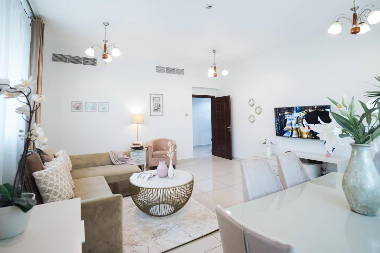 Charming Warm Suite With Amazing Views Of The City 迪拜 外观 照片