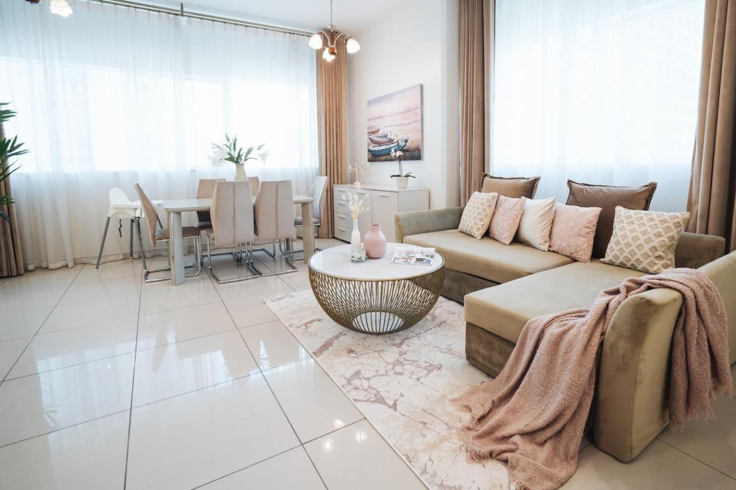 Charming Warm Suite With Amazing Views Of The City 迪拜 外观 照片